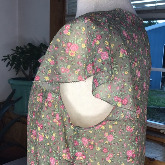 Motherhood Maternity flutter sleeve ruffle Medium - Picture 5 of 14